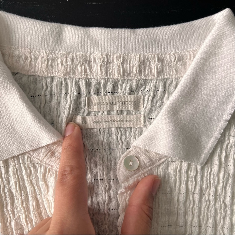 White Button-Up Collared Top - Picture 2 of 3
